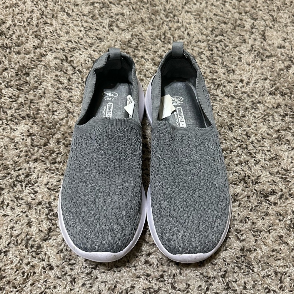 ATHLETIC WORKS Womens Comfort Fit Memory Foam Walking Sport SHOES Slip On Sz 7